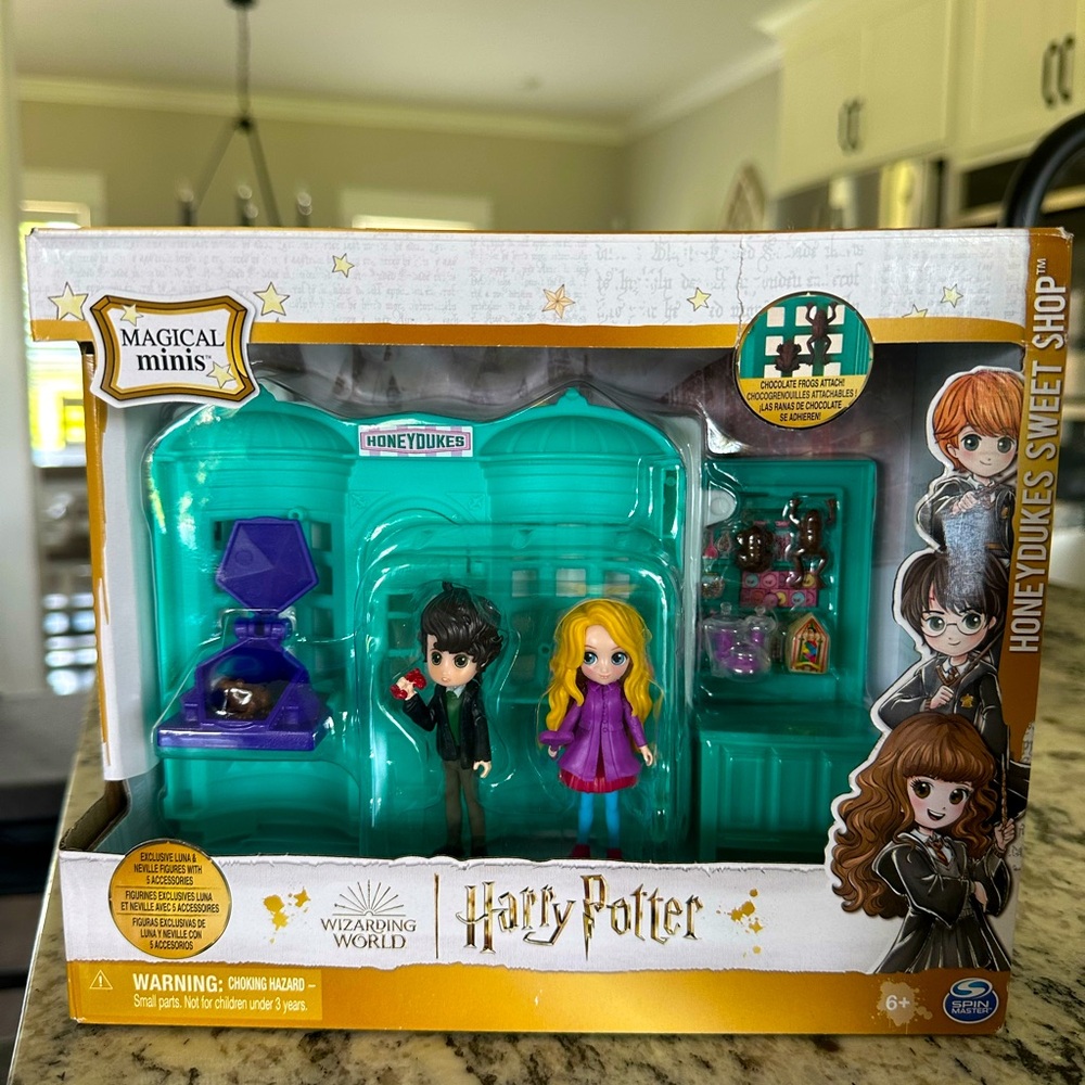 Harry Potter Magical Minis. Honeydukes sweet shop.